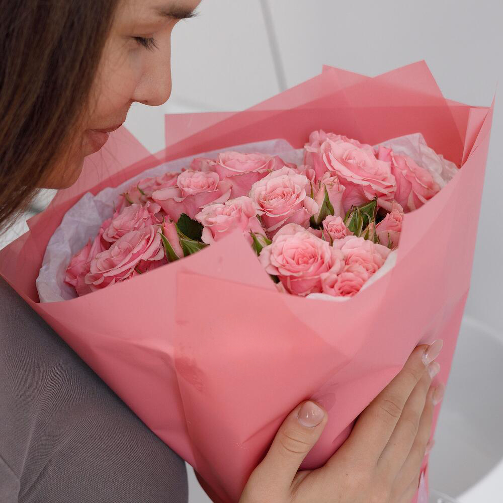 Букет из 9 розовых кустовых роз – нежность в каждом лепестке Дорогобуж Смоленская область