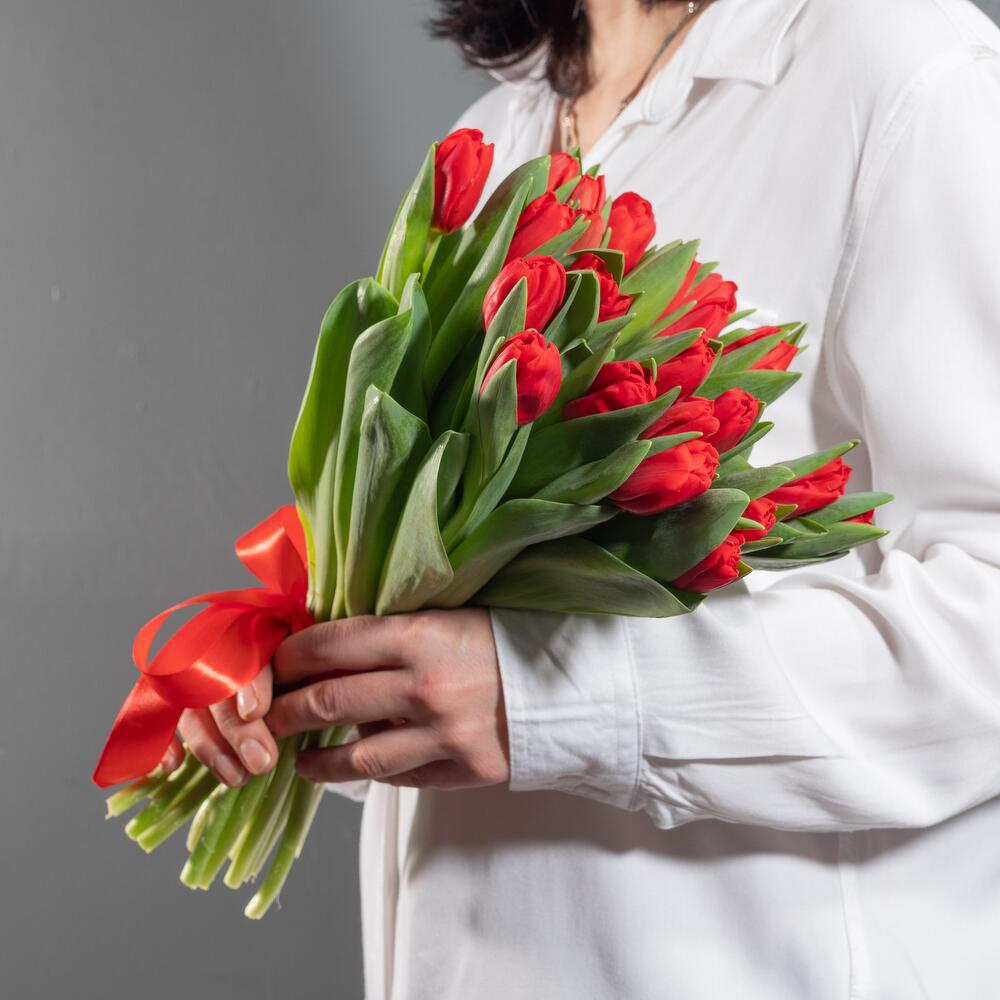 Букет из 25 красных тюльпанов Дорогобуж Смоленская область